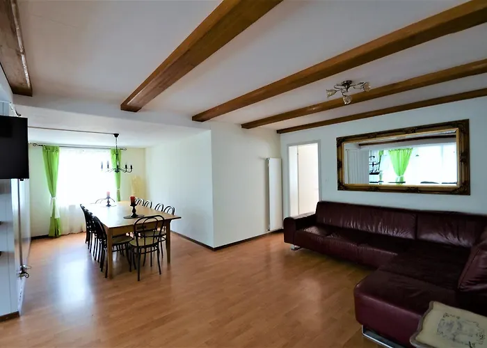 Town House Sleeps 12 Guests Інтерлакен