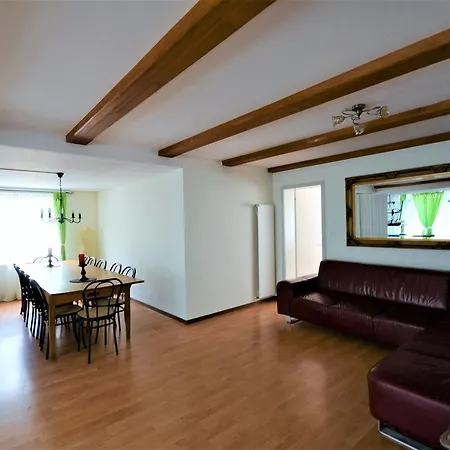 Town House Sleeps 12 Guests 인터라켄