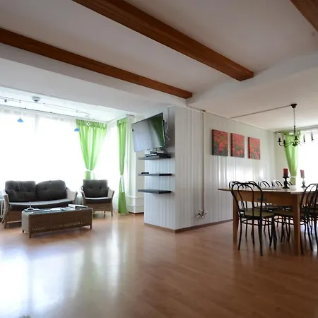 Town House Sleeps 12 Guests 아파트 인터라켄